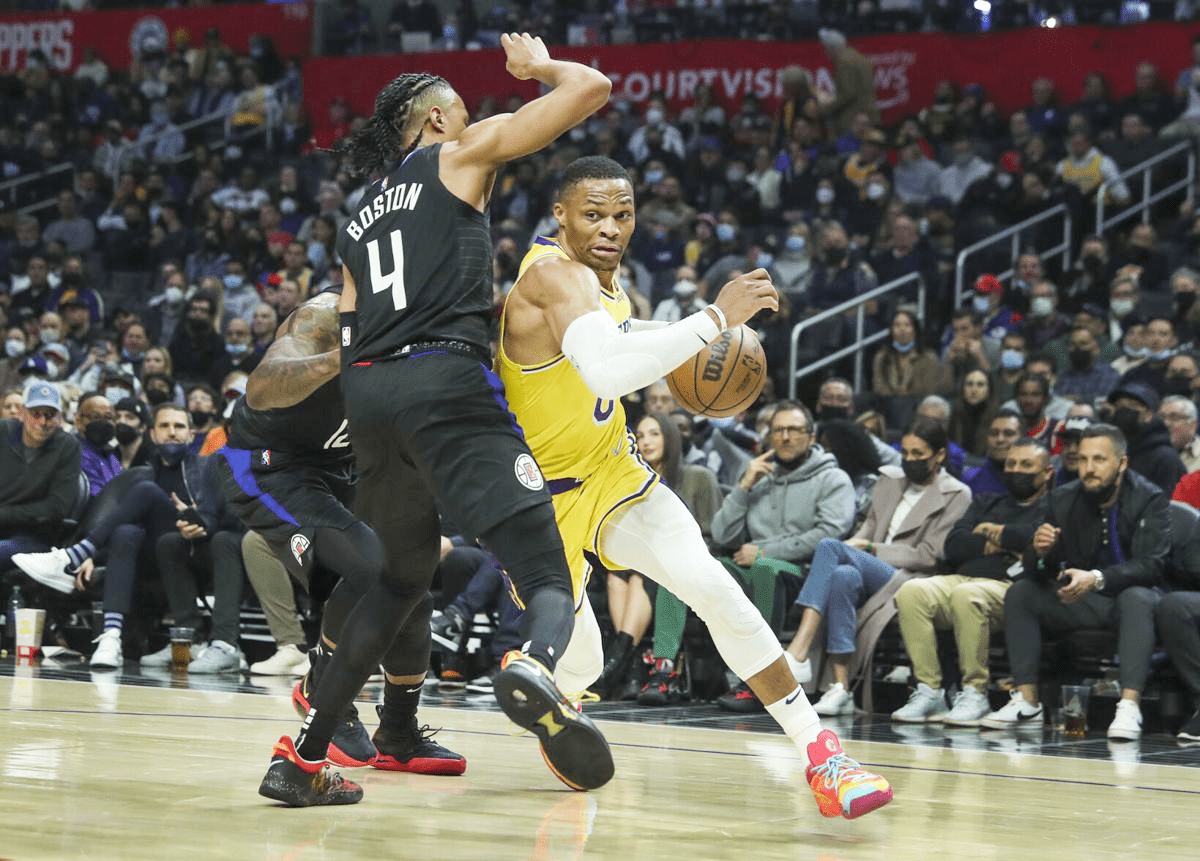 包含转折点北京国安门线救险；欧篮联集结日攻防权衡；压力陡增；团队化学反应显著的词条