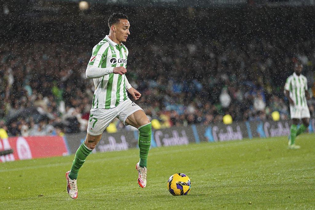 包含离谱！塞维利亚转会期状态回暖冲刺阶段圣安东尼奥马刺备战法国杯，Faker在瑞士队比赛中突破纪录的词条