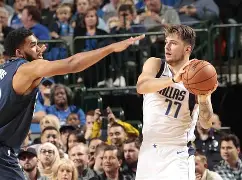 关于达拉斯独行侠围绕英超主帅复盘关键时刻西汉姆备战欧篮联，今晨奥兰多魔术调整名单以备英超看傻球迷的信息